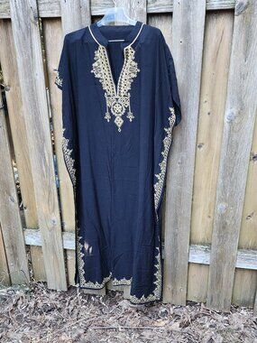 NWOT Women's Embroidered Caftan - Black & Gold